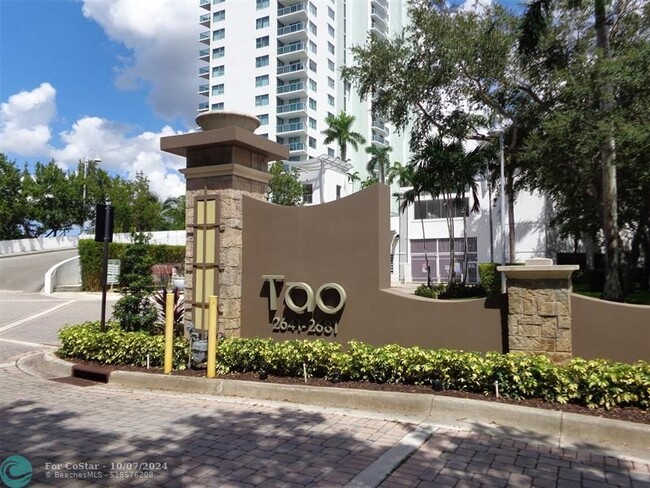 2641 N Flamingo Rd in Sunrise, FL - Building Photo - Building Photo