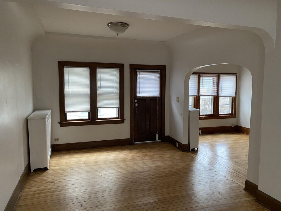 3369 N Bartlett Ave in Milwaukee, WI - Building Photo