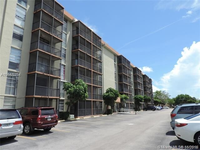 16950 W Dixie Hwy-Unit -631 in North Miami Beach, FL - Building Photo