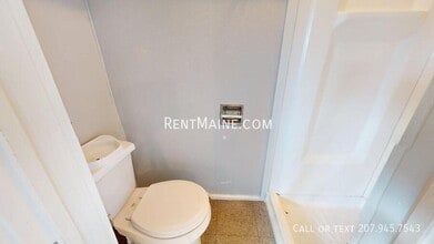 18 Main Rd in Holden, ME - Foto de edificio - Building Photo