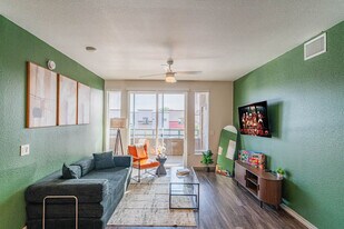 9600 W Georgia Ave in Glendale, AZ - Building Photo