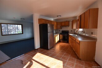 24-28-28 95th St in Queens, NY - Foto de edificio - Building Photo