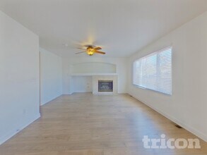 13058 Monaco Way in Thornton, CO - Foto de edificio - Building Photo