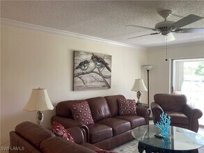 200 Valley Stream Dr in Naples, FL - Building Photo - Building Photo