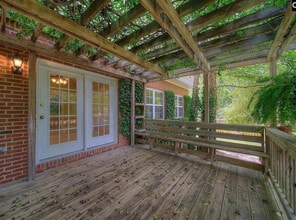 110 Belfair Rd in Irmo, SC - Foto de edificio - Building Photo
