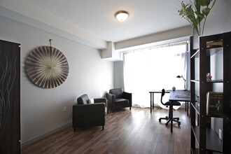 275 Larch St in Waterloo, ON - Building Photo - Building Photo