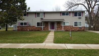 378 Arbor Dr in Juneau, WI - Foto de edificio - Building Photo