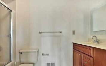 833 Topsail Ln in Secaucus, NJ - Building Photo - Building Photo