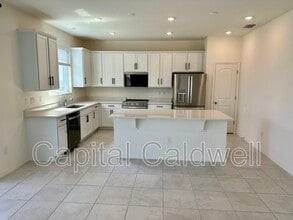 37450 MacKenzie Dr in Zephyrhills, FL - Building Photo - Building Photo