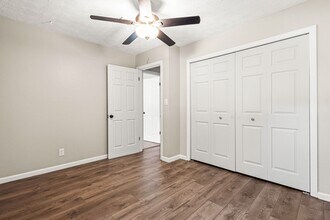 8586 Creekwood Way in Jonesboro, GA - Building Photo - Building Photo