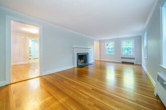 33 Jackson Rd in Wellesley, MA - Building Photo - Building Photo