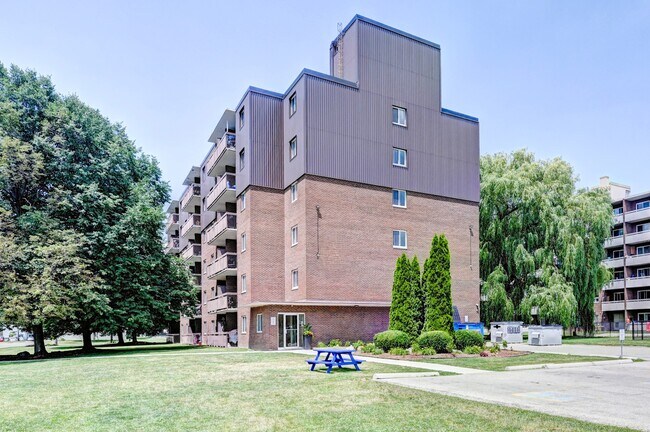 26 Willow Rd in Guelph, ON - Building Photo - Building Photo