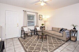 2060 NW 34th Ave in Gainesville, FL - Building Photo