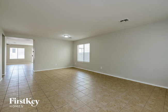 5747 W King Snake Dr in Tucson, AZ - Building Photo - Building Photo