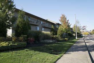 Santana Court Apartments in Corvallis, OR - Building Photo - Other