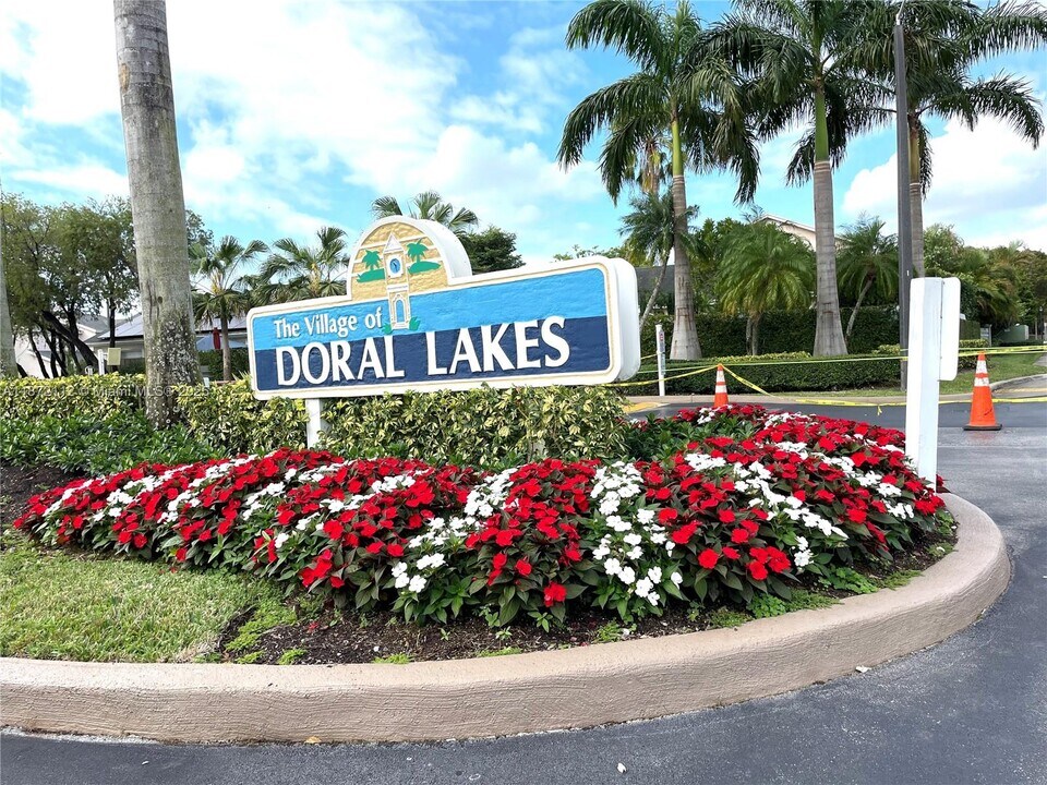 10025 NW 51st Terrace in Doral, FL - Building Photo