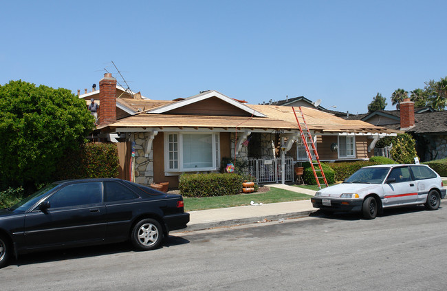 16621 Bartlett Ln in Huntington Beach, CA - Building Photo - Building Photo