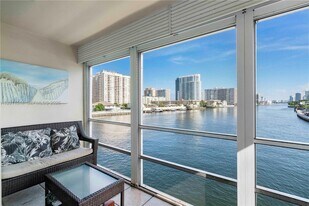 2600 Diana Dr in Hallandale Beach, FL - Building Photo