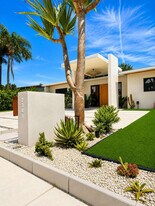 2341 NE 192 St in Miami, FL - Building Photo