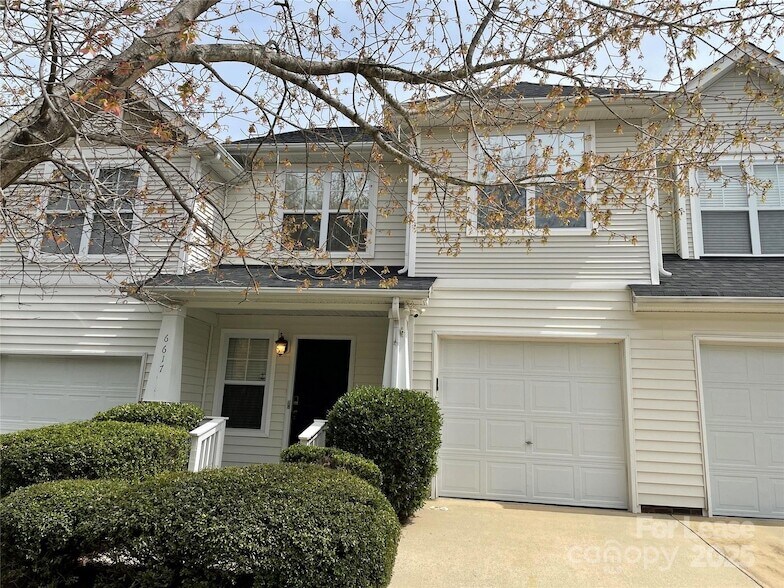 6617 Vlosi Dr in Charlotte, NC - Foto de edificio