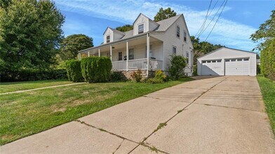 56 Ruggles Ave in Newport, RI - Building Photo - Building Photo