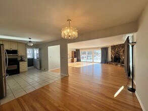 37 N Channel Dr in Round Lake Beach, IL - Building Photo - Building Photo