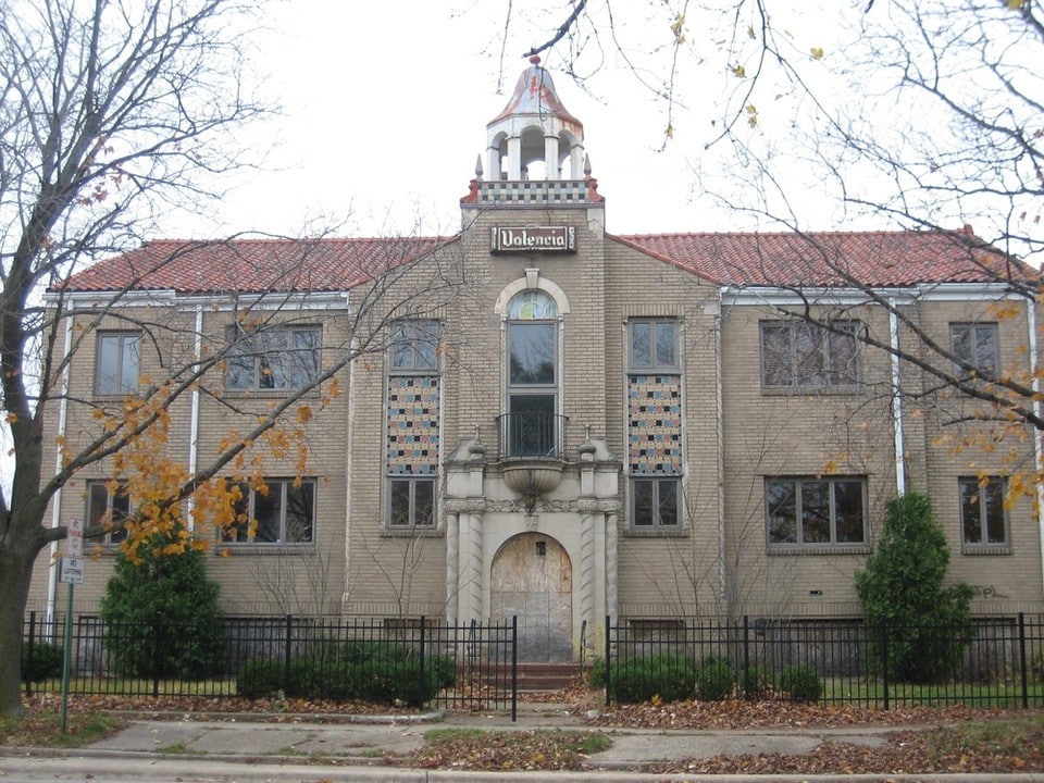 Valencia Apartments in Rockford, IL - Building Photo