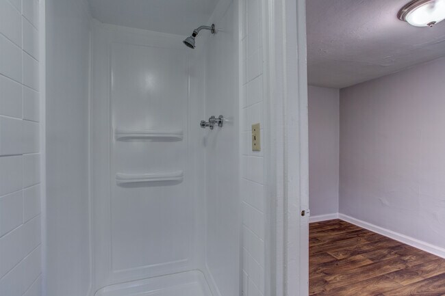 Custer Apartments in Portland, OR - Building Photo - Building Photo