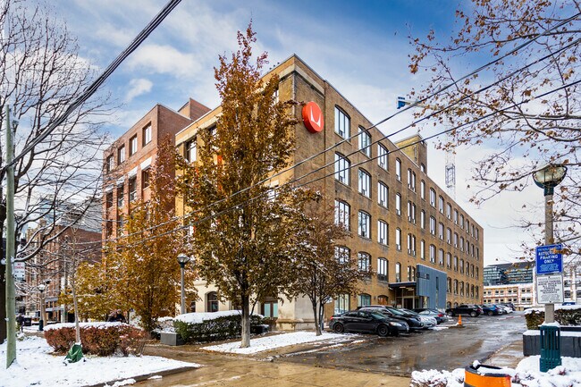 462 Wellington St W in Toronto, ON - Building Photo - Building Photo