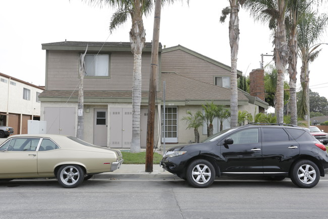 2502 England St in Huntington Beach, CA - Building Photo - Building Photo