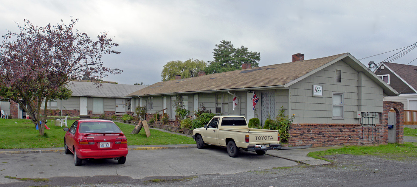 1308 Willow Rd E in Tacoma, WA - Foto de edificio