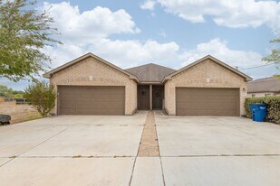 216 Stone Gate Dr in New Braunfels, TX - Building Photo