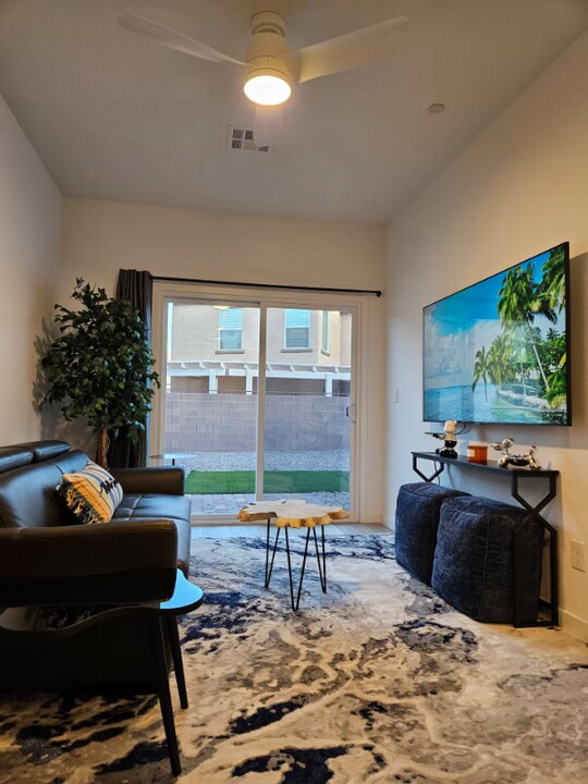 1024 Gabriela Rdg Ln in Henderson, NV - Building Photo