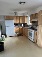 1217 Inwood Ter, Unit Fl. 2 in Fort Lee, NJ - Foto de edificio - Building Photo