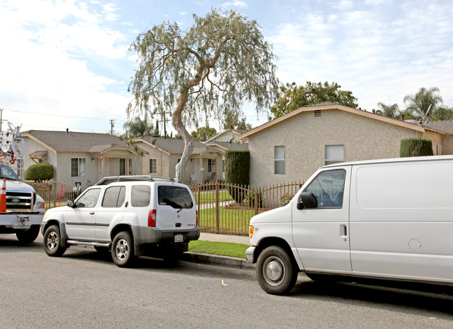 8149-8159 Chestnut Ave in South Gate, CA - Building Photo - Building Photo