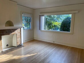 2433-2435 NW Northrup St in Portland, OR - Building Photo - Building Photo