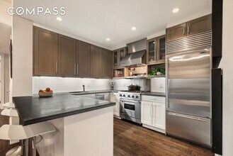 161 Grand St in New York, NY - Building Photo - Building Photo