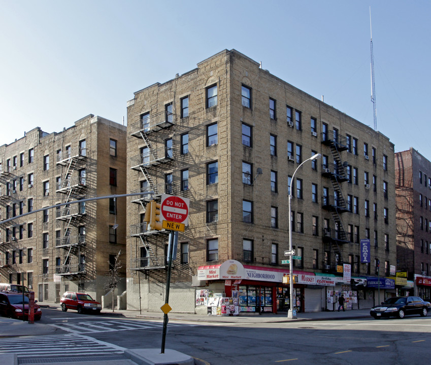 1650-1656 St Nicholas Ave in New York, NY - Foto de edificio