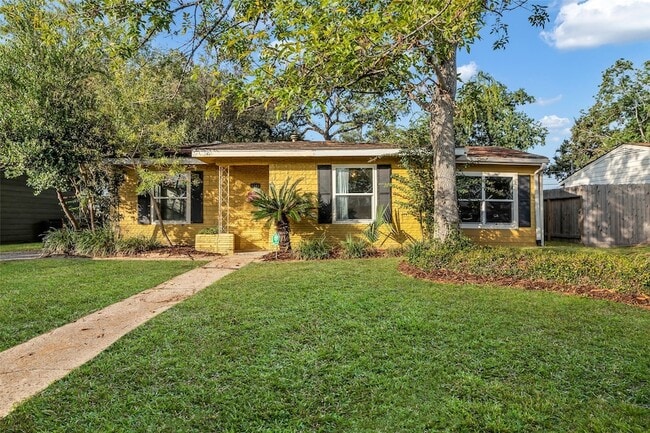 4303 Piney Woods Dr in Houston, TX - Building Photo - Building Photo