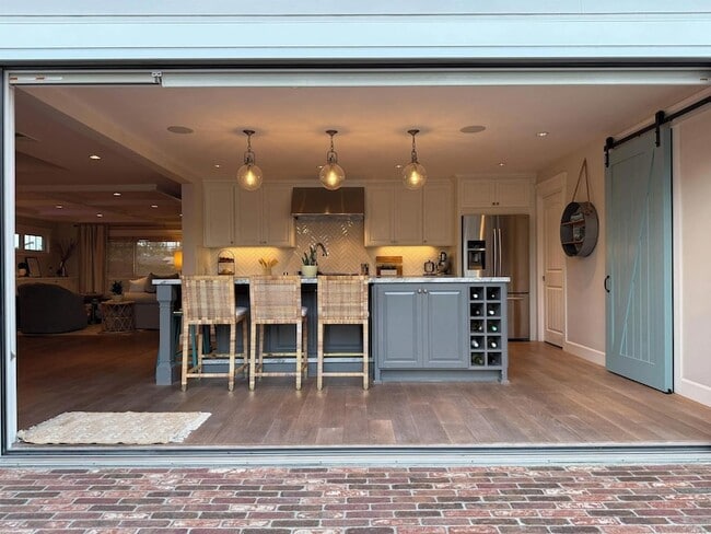 301 7th St in Coronado, CA - Foto de edificio - Building Photo