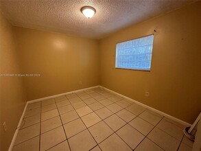 131 NW 77th St, Unit 7 in Miami, FL - Building Photo - Building Photo