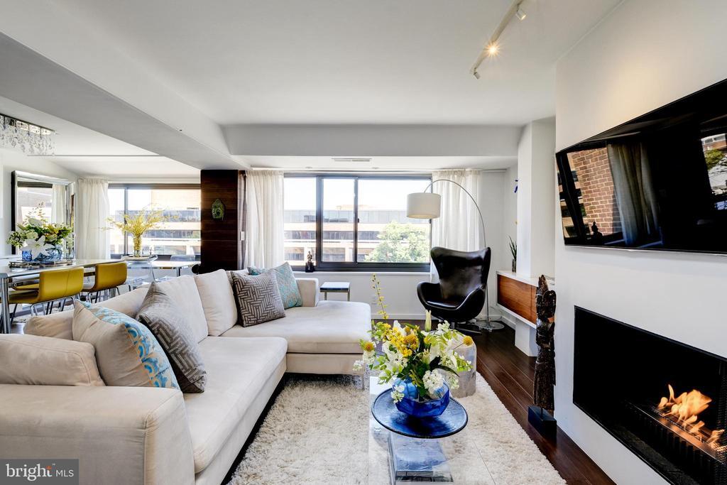 1077 30th St NW in Washington, DC - Building Photo