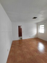 5115 W Park Rd in Hollywood, FL - Building Photo