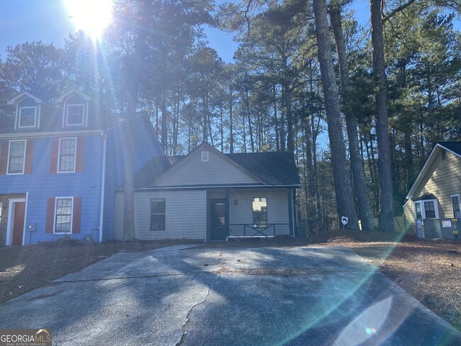 8263 Canyon Forge Dr in Riverdale, GA - Foto de edificio - Building Photo