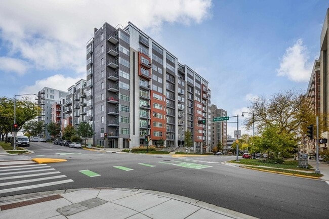 309 W Washington Ave in Madison, WI - Building Photo - Building Photo