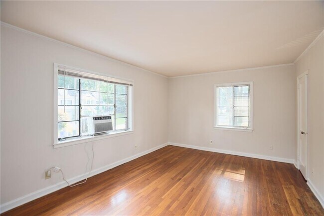 property at 1337 Briarwood Dr NE