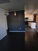 1320 W Sahuaro Dr, Unit 3 in Phoenix, AZ - Building Photo