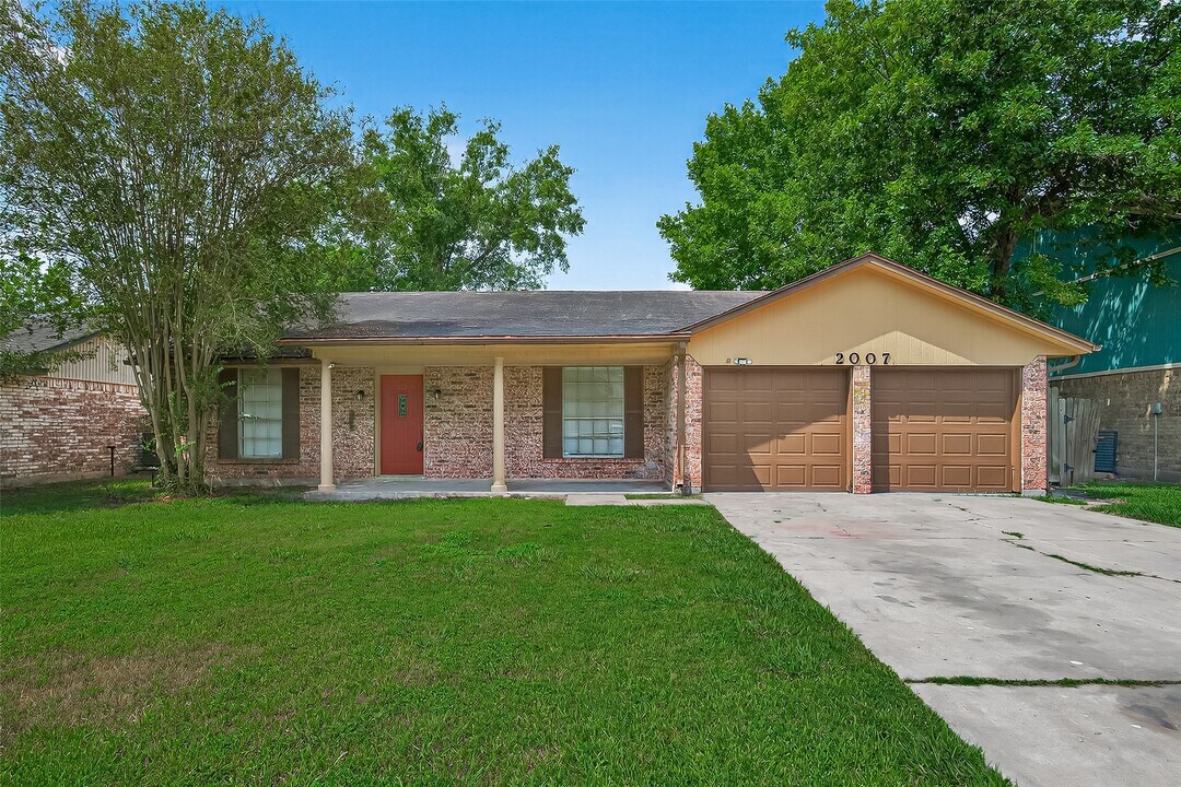 2007 Whiteback Dr in Houston, TX - Building Photo