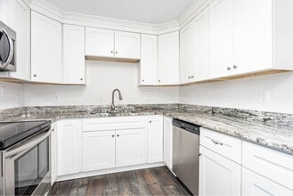 1812 Meadow Lake Dr in Norfolk, VA - Building Photo - Building Photo