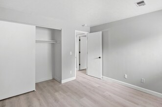 Mariemont Woods in Cincinnati, OH - Foto de edificio - Building Photo